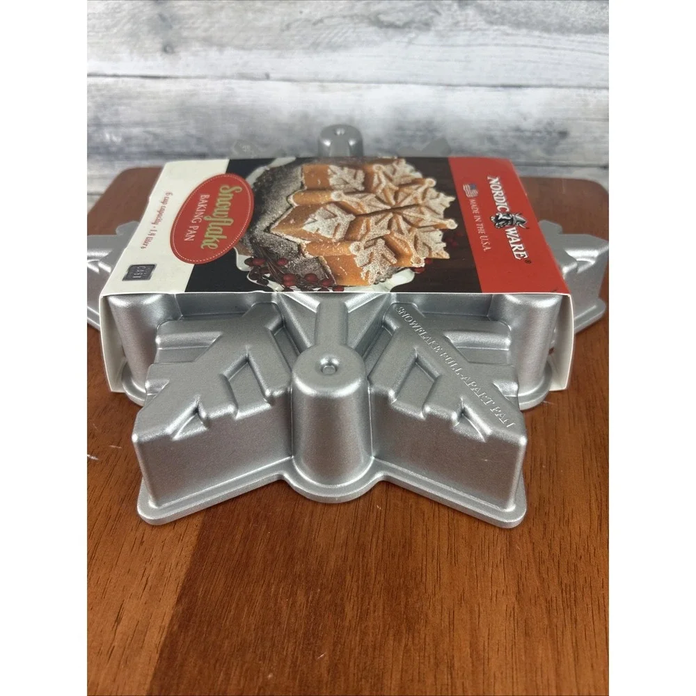 Nordic Ware Bundt Cake Pan 6 Cup Heavy Cast Aluminum Holiday Snowflake -NEW